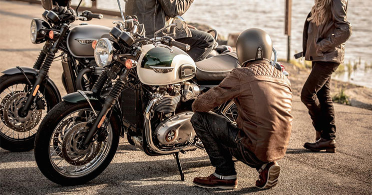 Triumph-Bonneville-T120.jpg
