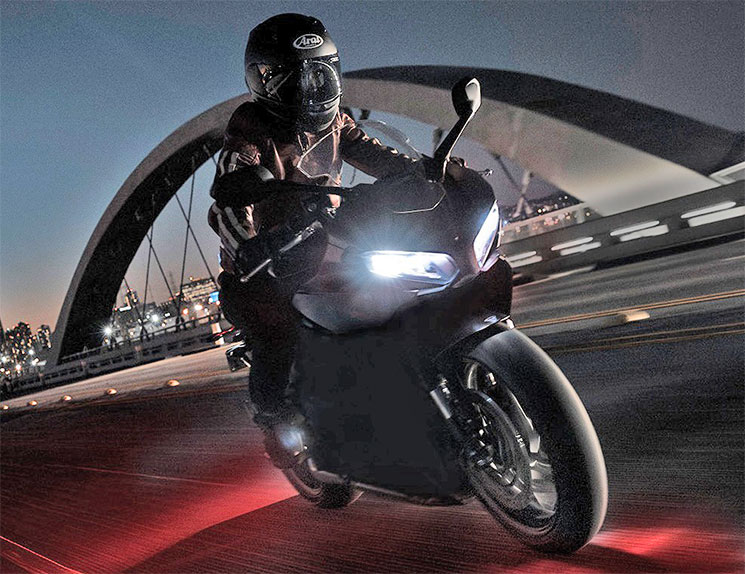 Triumph-Daytona660-1.jpg
