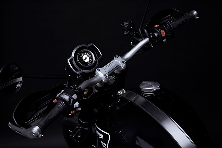 Triumph-Scrambler-1200-James-Bond.