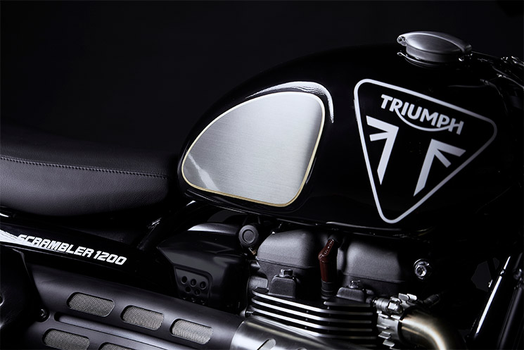 Triumph-Scrambler-1200-James-Bond.