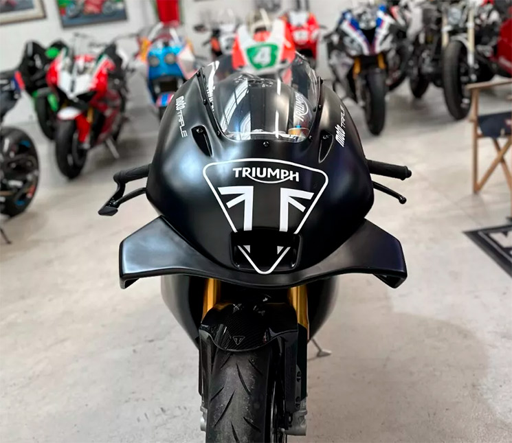 /TriumphSpeedTripleSuperbike