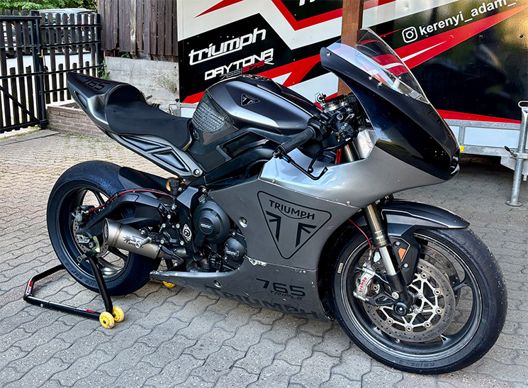 /TriumphStreetTripleMoto2