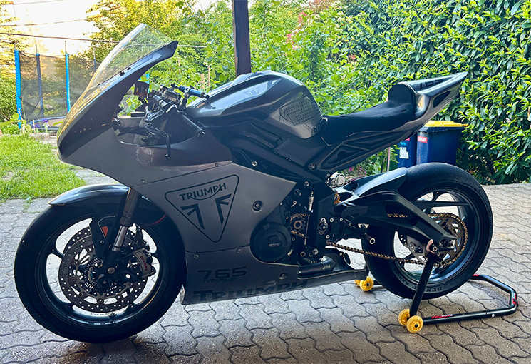 /TriumphStreetTripleMoto2