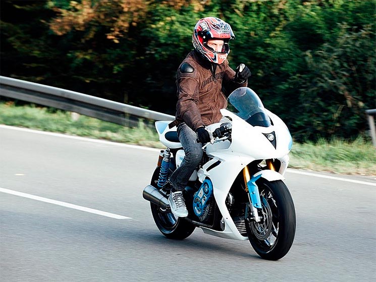 TriumphThruxtonR-Supercharger.jpg