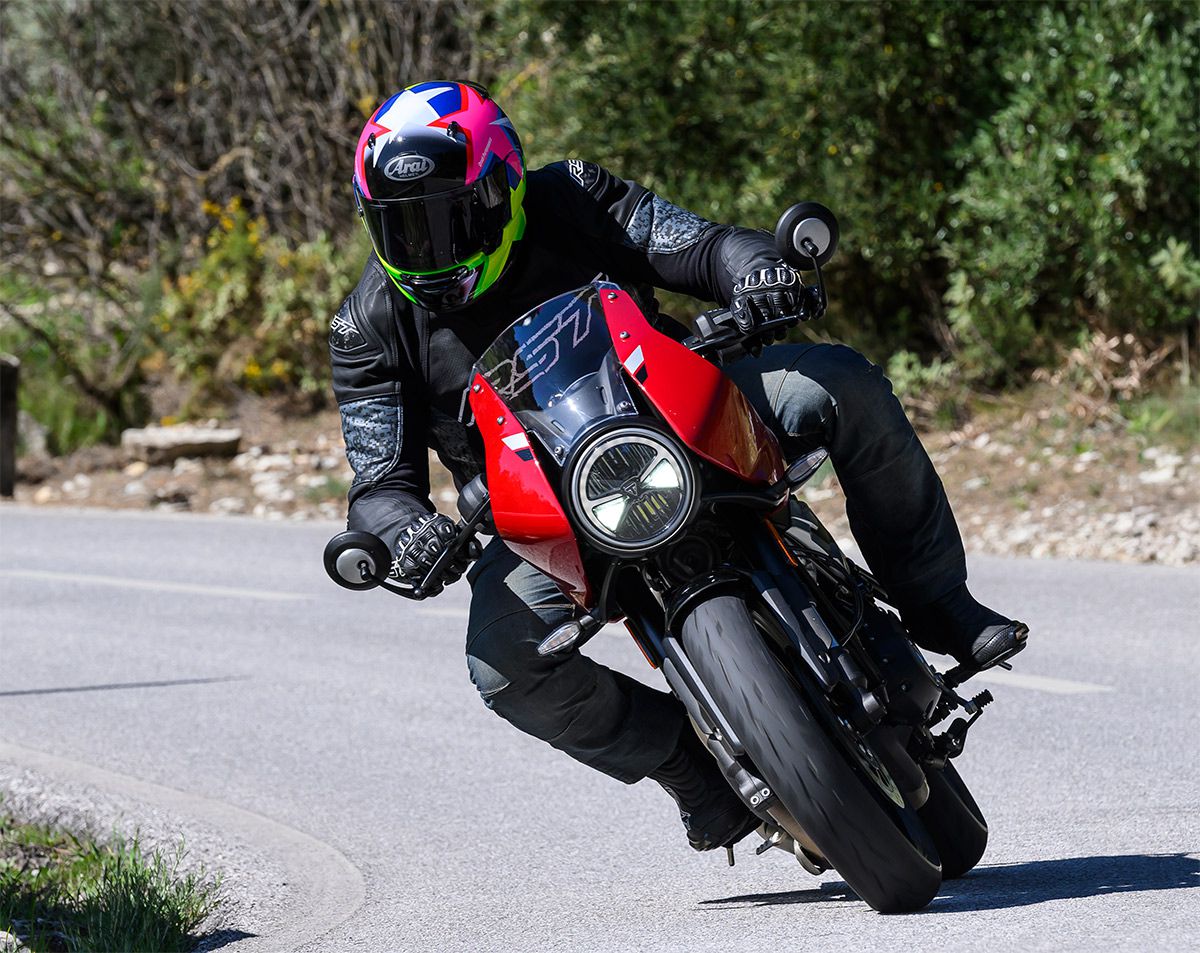 TriumphTrackerThruxton400