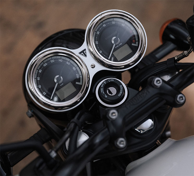 TriumphxDGR_T120_2023-