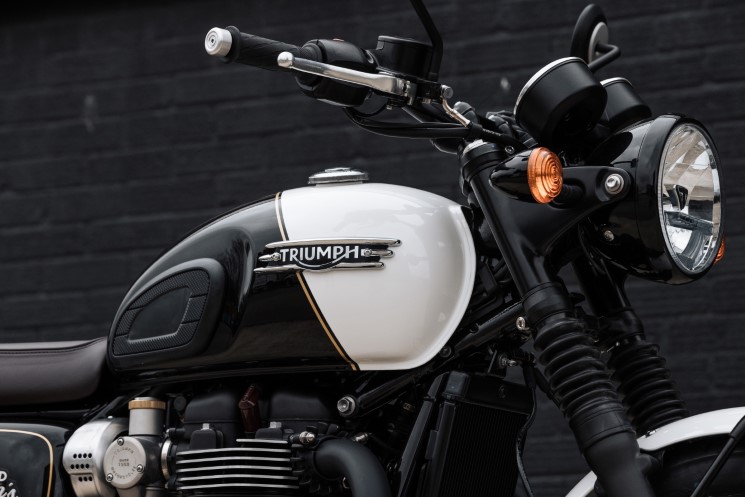 TriumphxDGR_T120_2023-