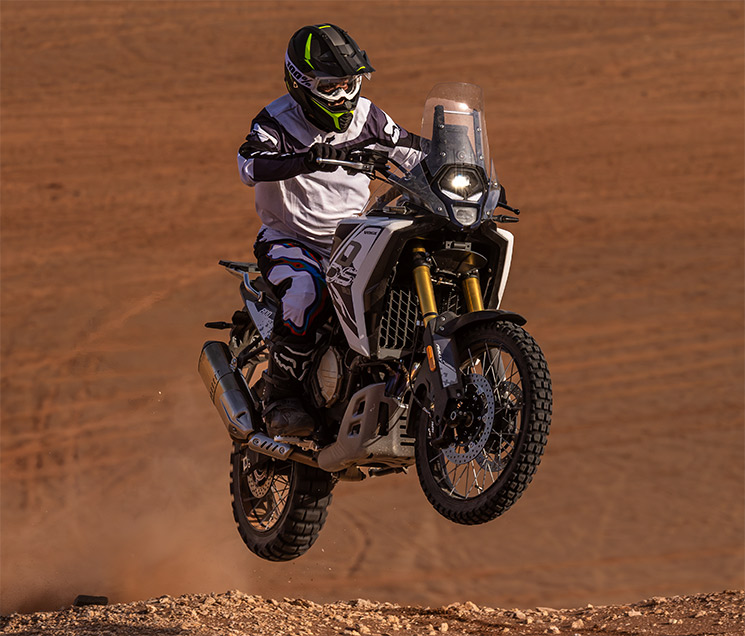 VOGE-800DS-Rally-1.jpg