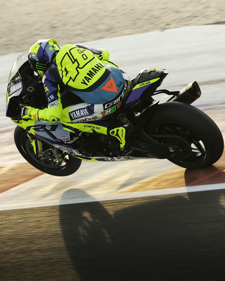 /ValentinoRossi-YamahaR1-VR46-Tribute3.jpg