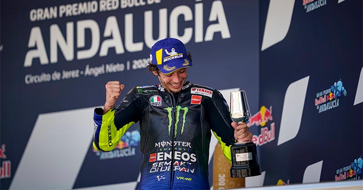 ValentinoRossi_podio.jpg