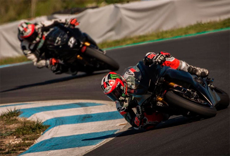 /VinalesYamahaR6.jpg