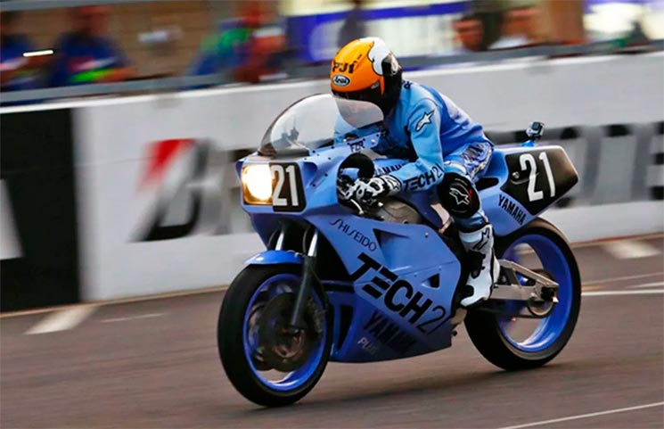 /Yamaha-FZR750-tech21.jpg