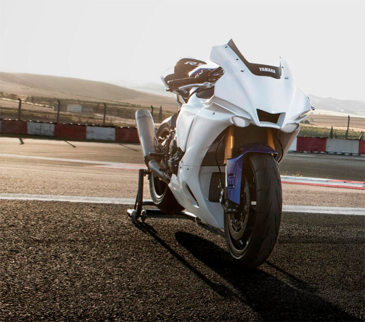 /Yamaha-R1-GYTR-2.jpg