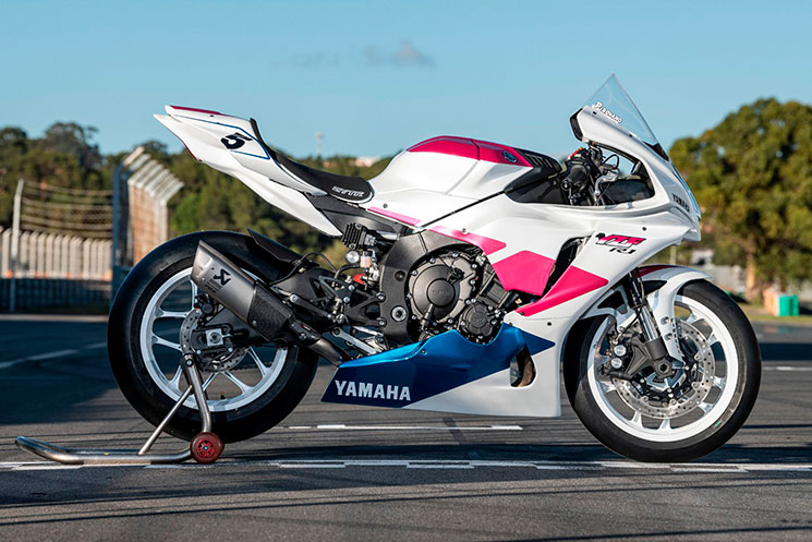 YamahaR1-Pirovano-Replica-YZF750R-SP
