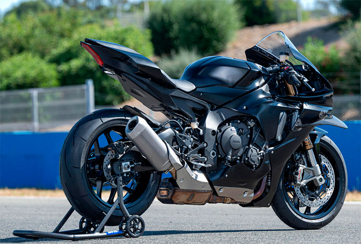 /YamahaR1-Race-2025