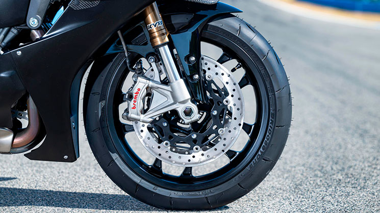 /YamahaR1-Race-2025