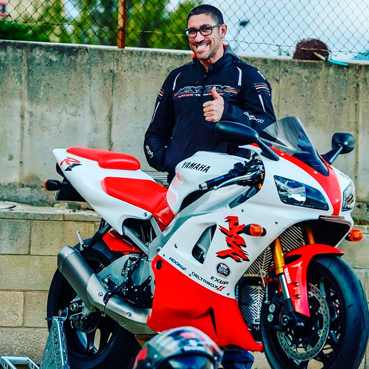 YamahaR1-Retrotech-3.jpg