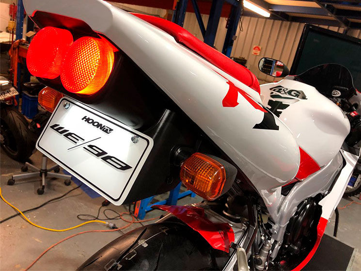 YamahaR1-Retrotech-3.jpg