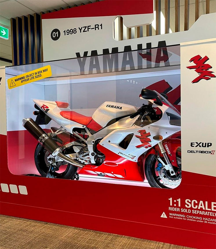 YamahaR1-ToyBox