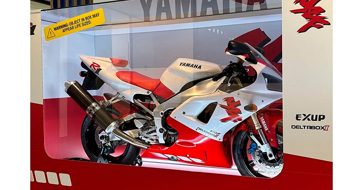 YamahaR1-ToyBox