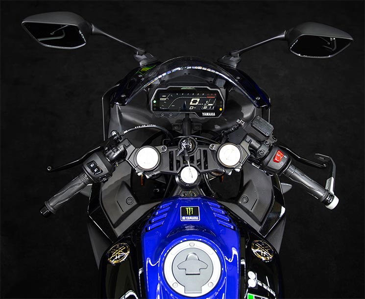 /YamahaR125-Monster-MotoGP-4.jpg