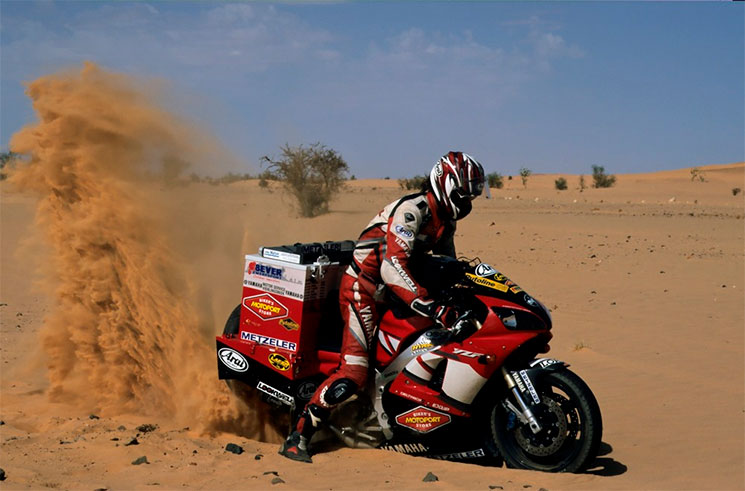 yamaha R1 desierto