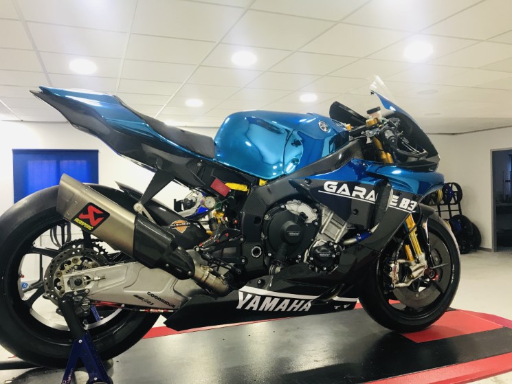 YamahaR1Garage83