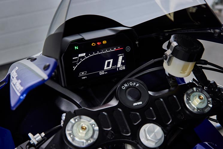 /YamahaR7-GYTR-33345.jpg