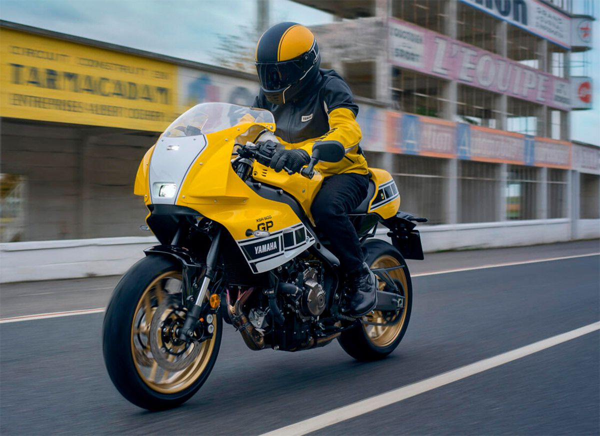 /YamahaXSR900-GP-Yellow-KennyRoberts