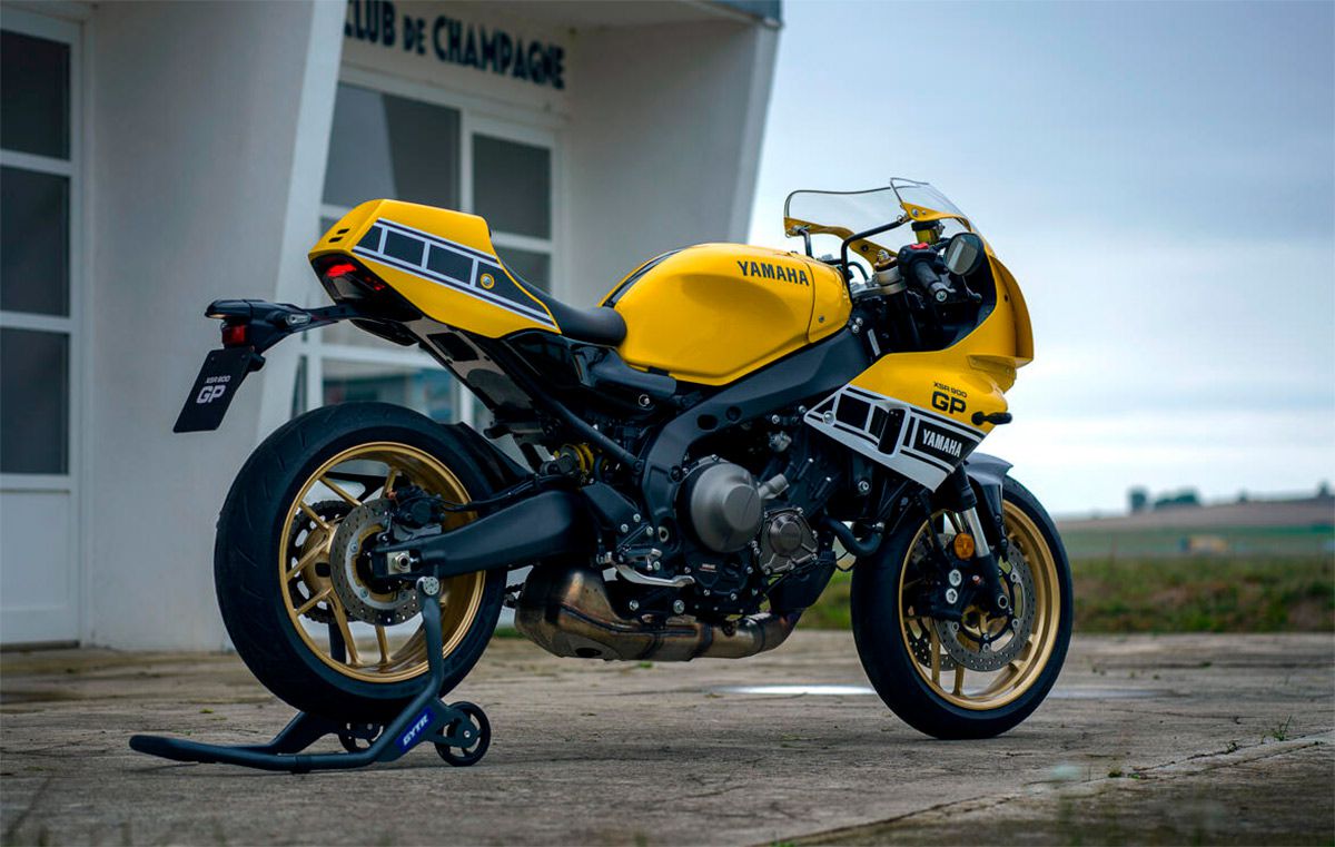 /YamahaXSR900-GP-Yellow-KennyRoberts