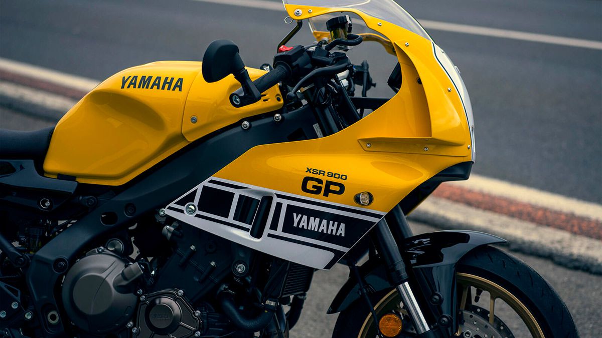 /YamahaXSR900-GP-Yellow-KennyRoberts