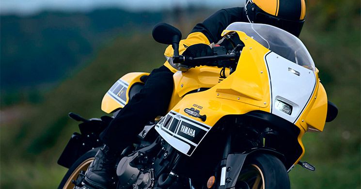 /YamahaXSR900-GP-Yellow-KennyRoberts