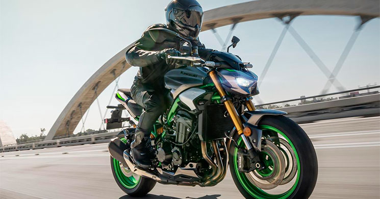 z900
