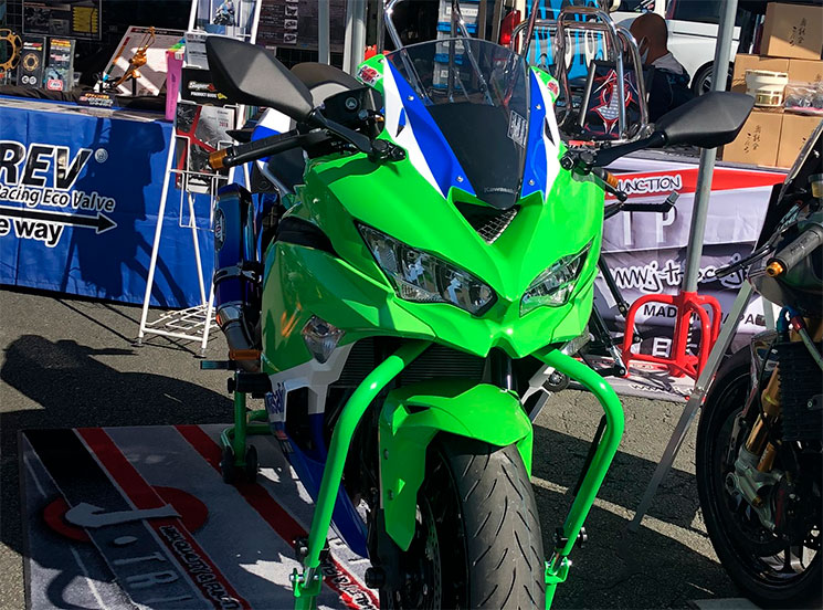 ZX25R-Replica-ZXR750-
