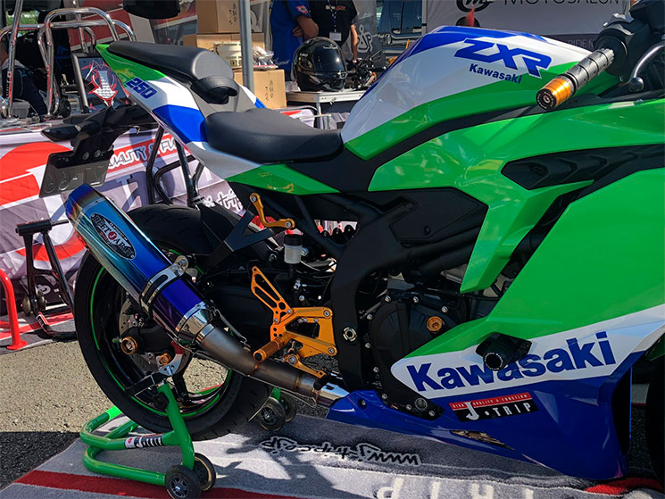 ZX25R-Replica-ZXR750-