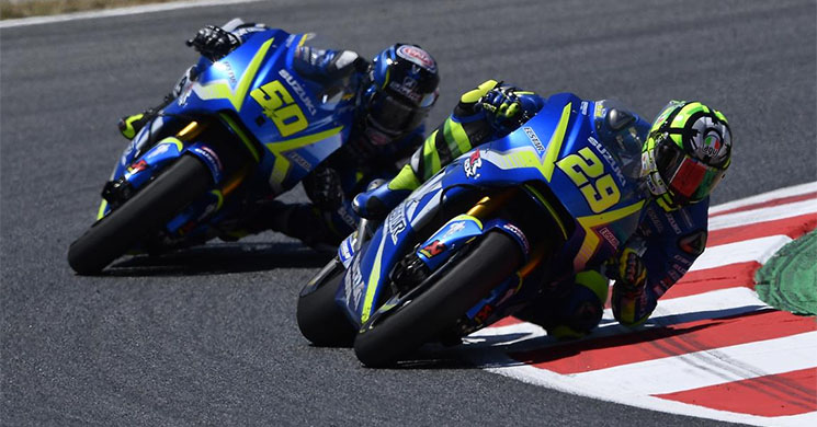 andrea-iannone-guintoli-barcelona.jpg