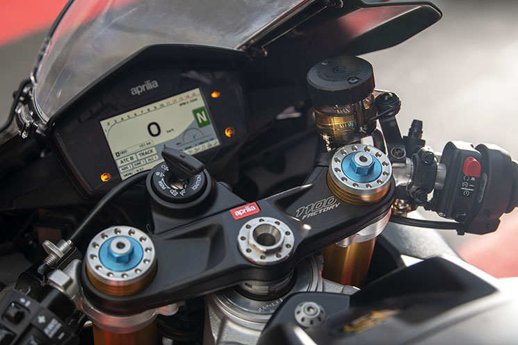 /aprilia-rsv4-1100-factory-7.jpg