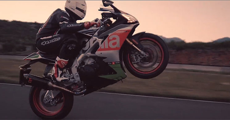 /aprilia-rsv4-akrapovic(1).jpg