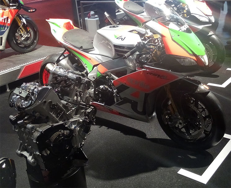 /aprilia-rsv4-rr-fw-gp-6.jpg