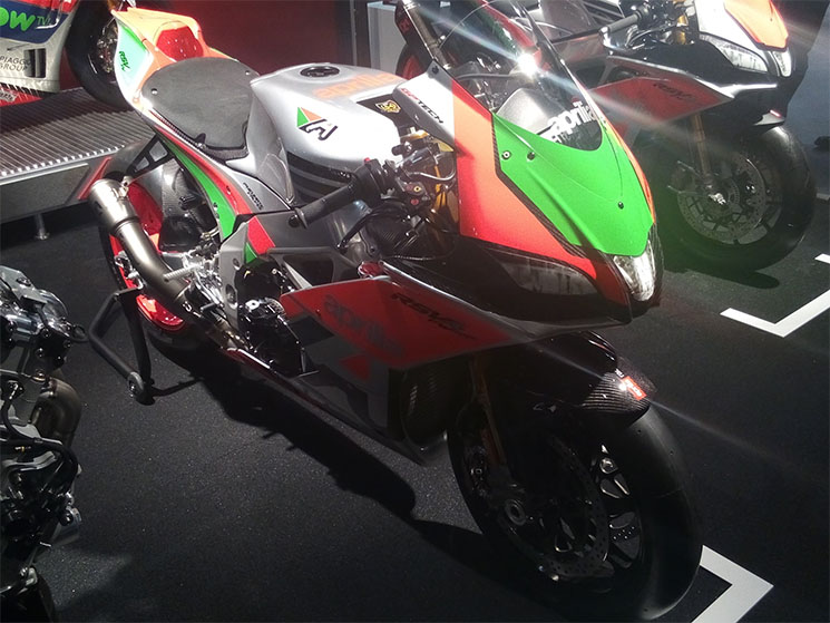 /aprilia-rsv4-rr-fw-gp-6.jpg