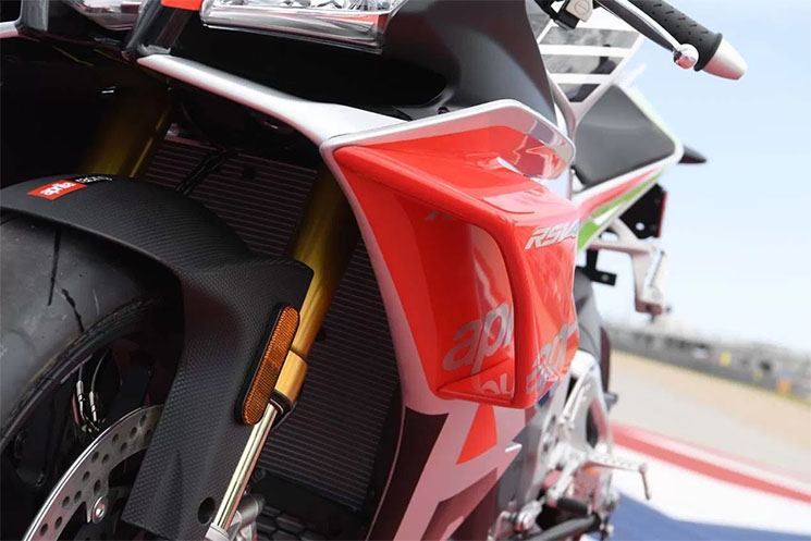 apriliarsv4-rf-le-3.jpg