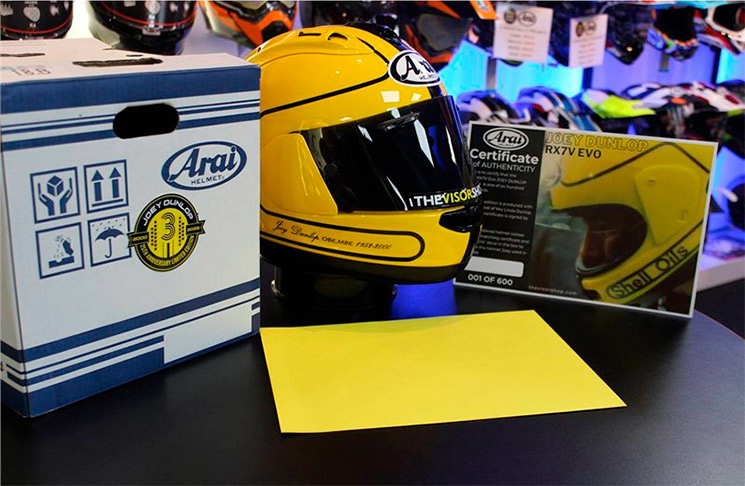 /arai-rx7v-joey-dunlop.jpg