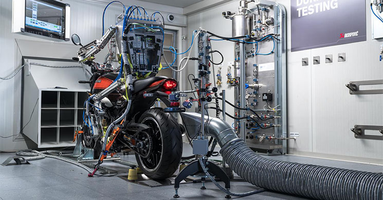 /banco-resistencia-akrapovic.jpg