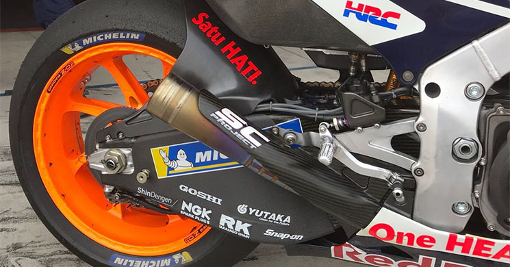 basculante-fibradecarbono-motogp.jpg