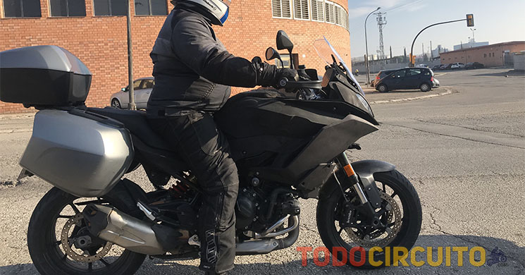 BMW F 800 XR 2019 el motor de dos cilindros llega a la familia XR