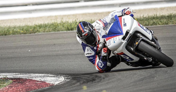 moto en el circuito de albacete