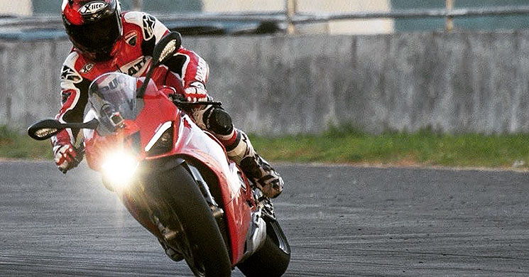 carlos checa ducati panigal