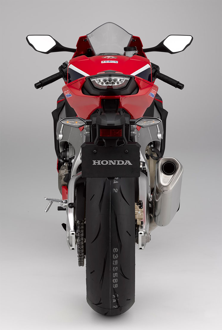 /cbr-1000rr-fireblade-2017-6.jpg