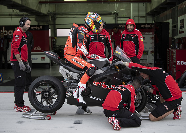 chaz davies panigale V4 R