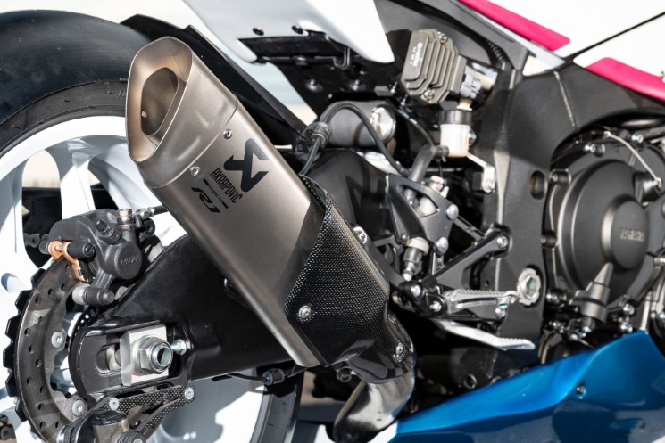YamahaR1-Pirovano-Replica-YZF750R-SP